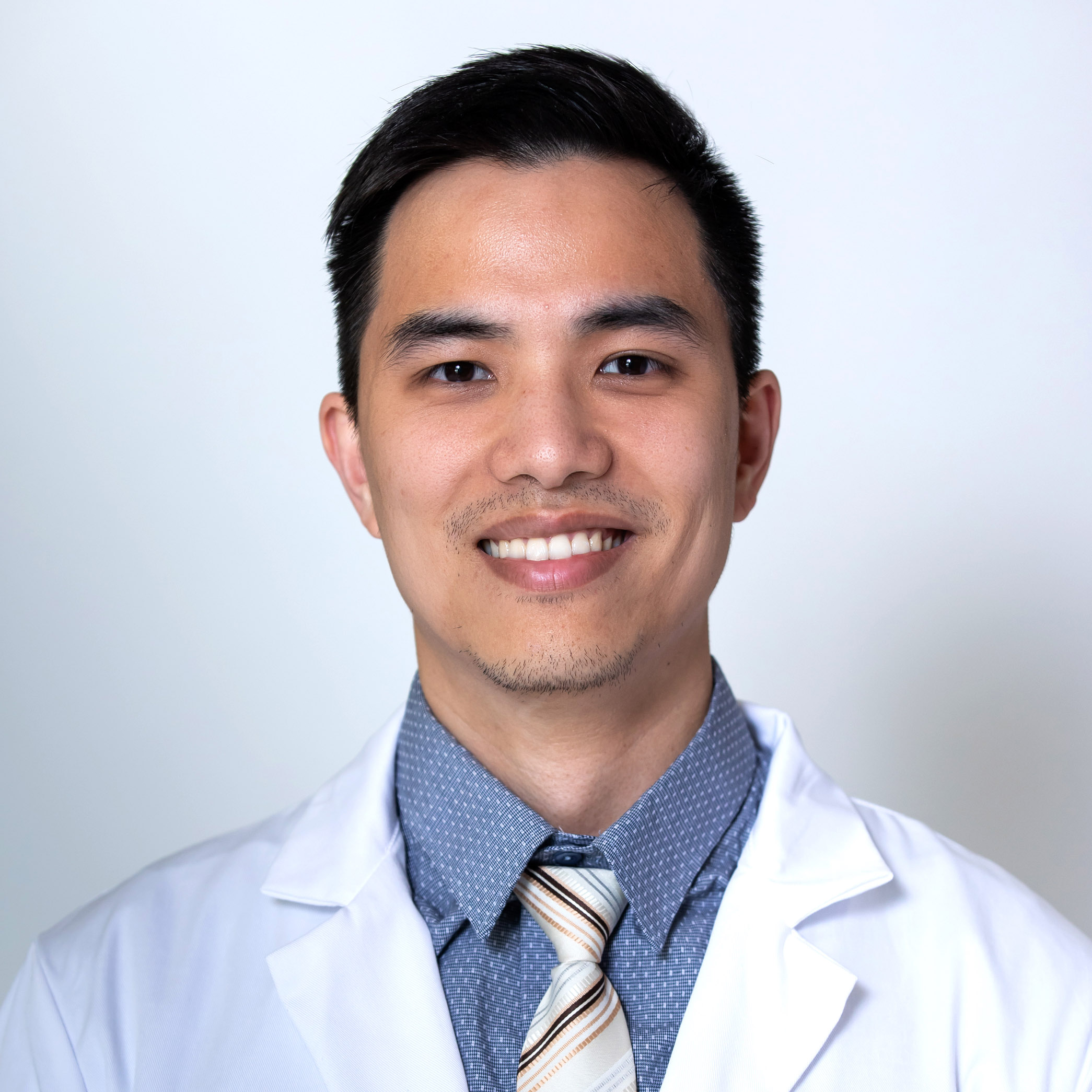 Dr Jakrin Kewcharoen